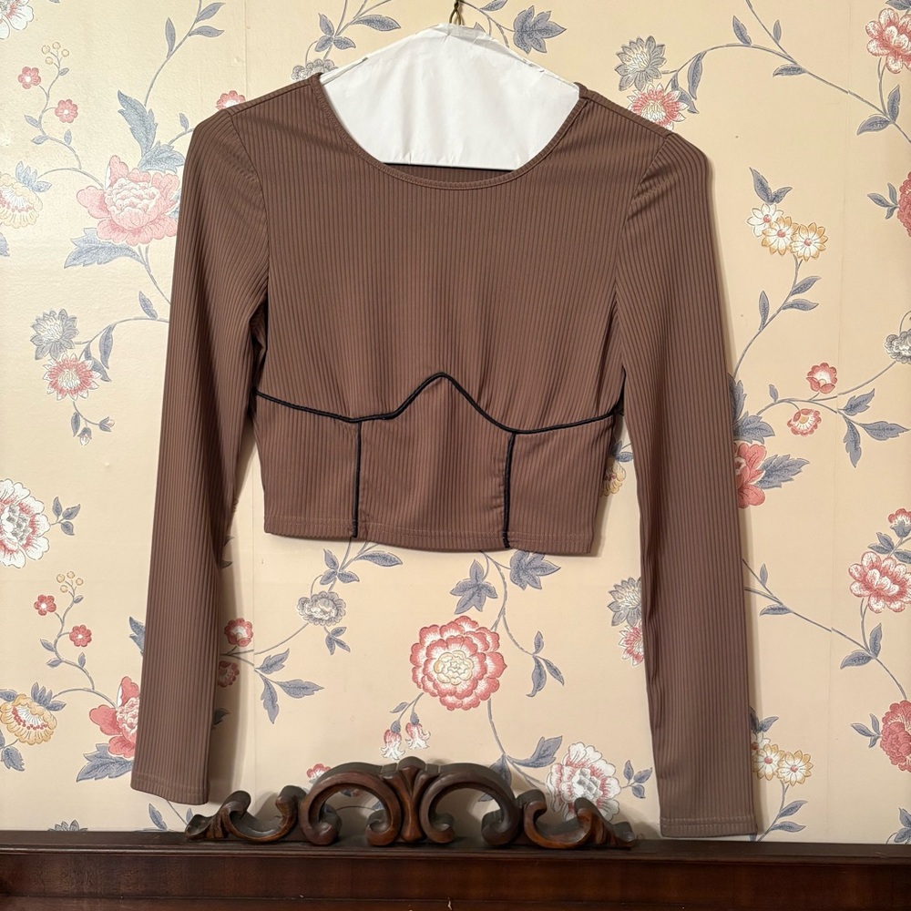 SHEIN Brown Ribbed Crop Top with Black Outline